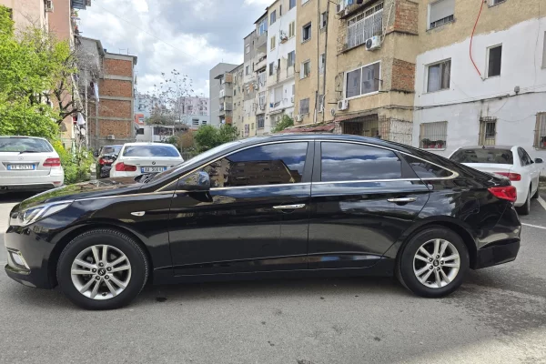 Makina ne shitje ne Tirane - 8,500 Euro