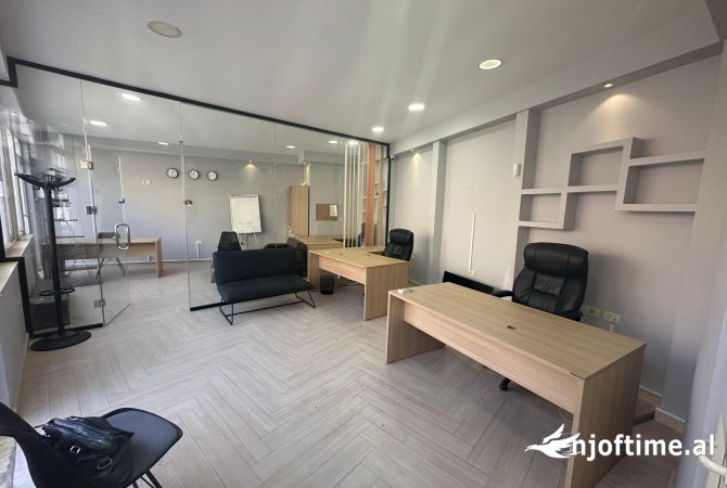 Ambiente Commerciale in Affitto 1+1 a Tirana - 650 Euro
