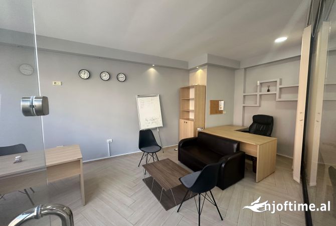 Ambiente Commerciale in Affitto 1+1 a Tirana - 650 Euro