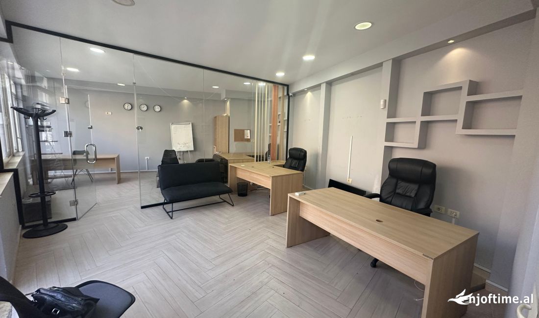 AMBIENT KOMERCIAL PER QIRA NE QENDER TE TIRANES!