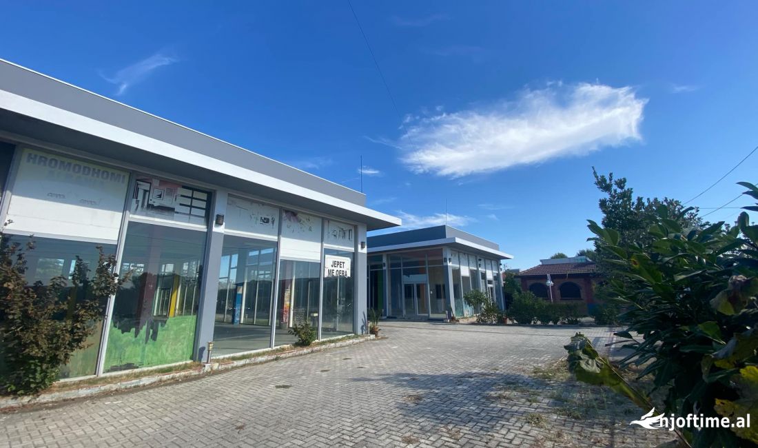 Shiten 2 ambjente biznesi te cilat jane buze rruges Shijak - Durres 