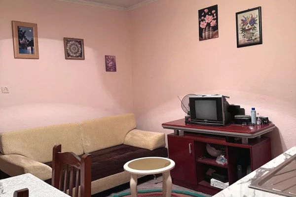 Shtepi me qera Shtepi Private ne Tirane, 1+1, Mobilimi E mobiluar, Pagesa 40,000  Leke.