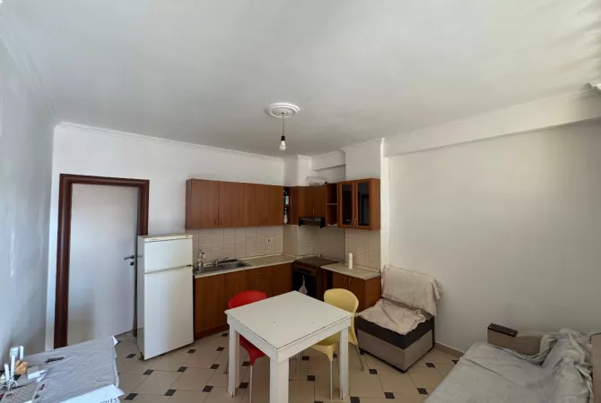 Jepet me qera apartament 1+1 në Astir pranë Universit!