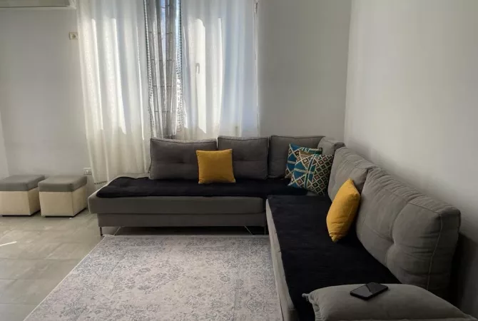 Jepet me qera apartament 1+1 në Astir!