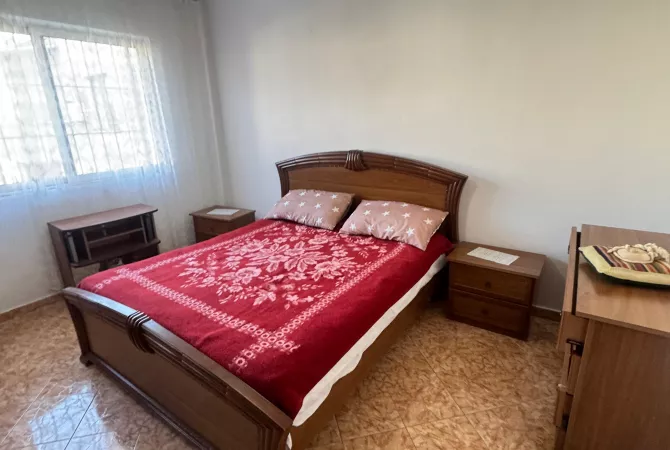 Jepet me qera apartament 1+1 në Kinostudio!