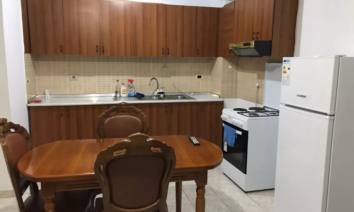 Shtepi me qera Apartament ne Tirane, 1+1, Mobilimi E mobiluar, Pagesa 45,000  Leke.