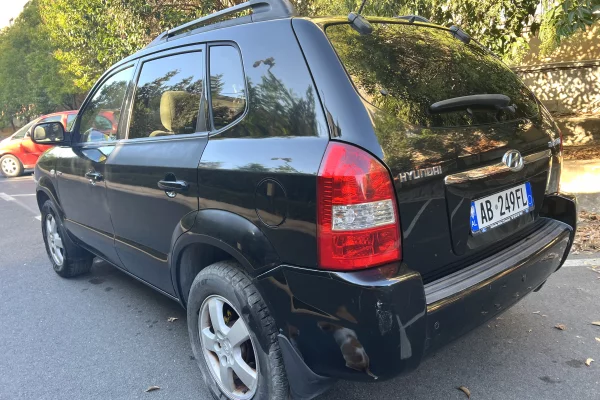 Makina ne shitje ne Tirane, Hyundai, 2008 gasoline-gas,Kambio Manual Pagesa 400,000  Leke.