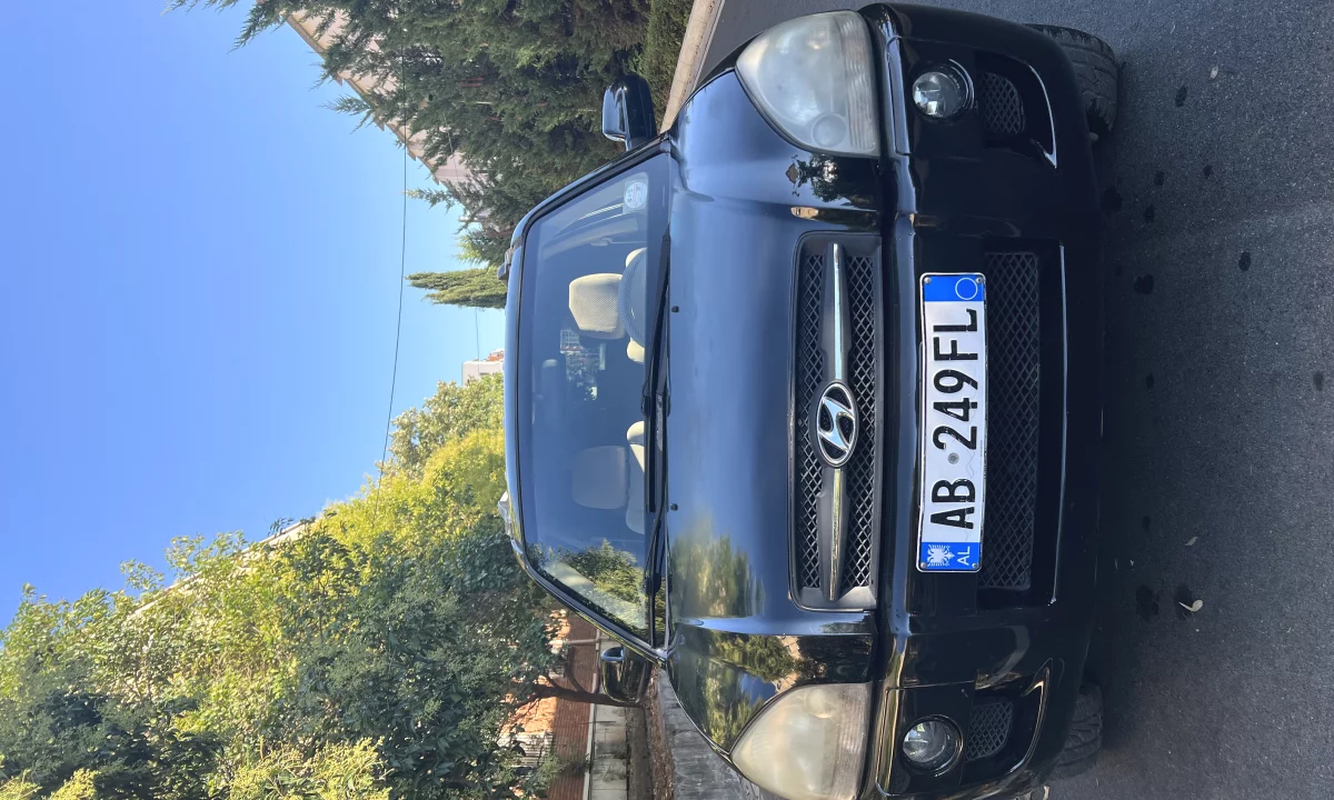 Makina ne shitje ne Tirane, Hyundai, 2008 gasoline-gas,Kambio Manual Pagesa 400,000  Leke.