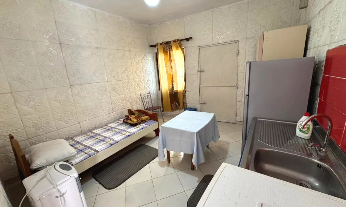 Shtepi me qera Shtepi Private ne Tirane, Garsoniere, Mobilimi E mobiluar, Pagesa 15,000  Leke.