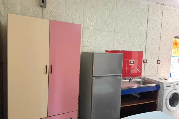 Shtepi me qera Shtepi Private ne Tirane, Garsoniere, Mobilimi E mobiluar, Pagesa 15,000  Leke.