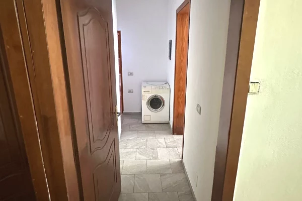 Shtepi me qera Shtepi Private ne Tirane, Garsoniere, Mobilimi E mobiluar, Pagesa 30,000  Leke.