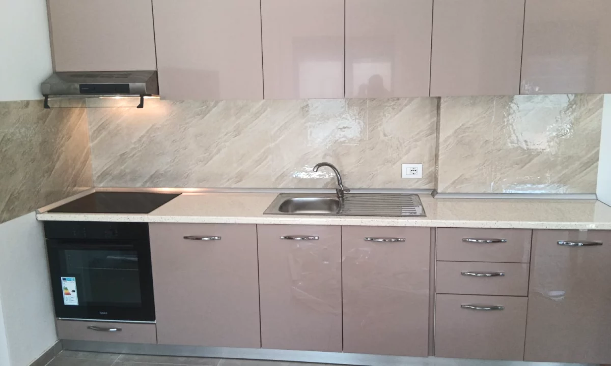 Shtepi me qera Apartament ne Tirane, 2+1, Mobilimi Pjeserisht e mobiluar, Pagesa 500  Euro.