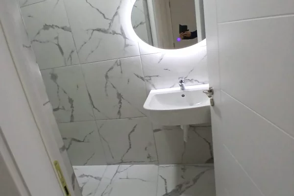 Shtepi me qera Apartament ne Tirane, 2+1, Mobilimi Pjeserisht e mobiluar, Pagesa 500  Euro.