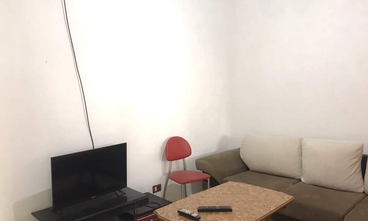 Shtepi me qera Shtepi Private ne Tirane, 1+1, Mobilimi E mobiluar, Pagesa 25,000  Leke.