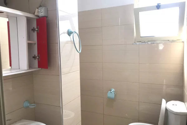 Shtepi me qera Shtepi Private ne Tirane, 1+1, Mobilimi E mobiluar, Pagesa 25,000  Leke.