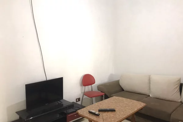 Shtepi me qera Shtepi Private ne Tirane, 1+1, Mobilimi E mobiluar, Pagesa 25,000  Leke.