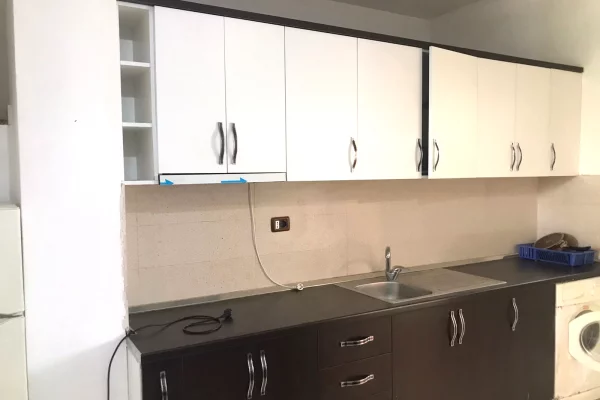 Shtepi me qera Shtepi Private ne Tirane, 1+1, Mobilimi E mobiluar, Pagesa 25,000  Leke.