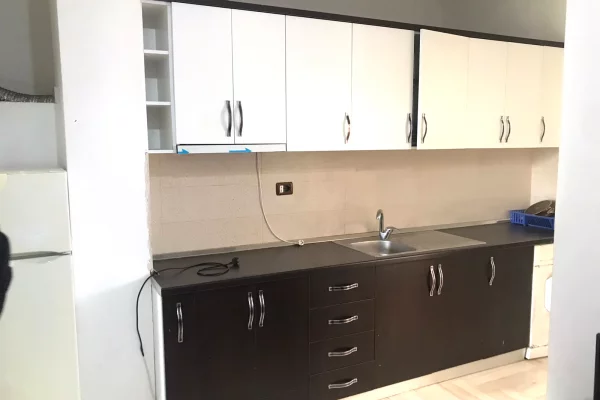 Shtepi me qera Shtepi Private ne Tirane, 1+1, Mobilimi E mobiluar, Pagesa 25,000  Leke.