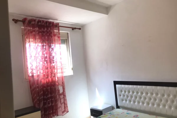 Shtepi me qera Shtepi Private ne Tirane, 1+1, Mobilimi E mobiluar, Pagesa 25,000  Leke.
