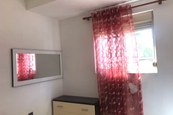 Shtepi me qera Shtepi Private ne Tirane, 1+1, Mobilimi E mobiluar, Pagesa 25,000  Leke.