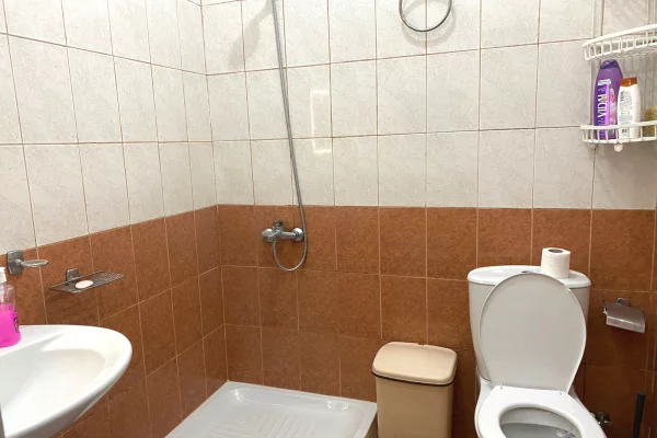 Shtepi me qera Apartament ne Tirane, 2+1, Mobilimi E mobiluar, Pagesa 40,000  Leke.