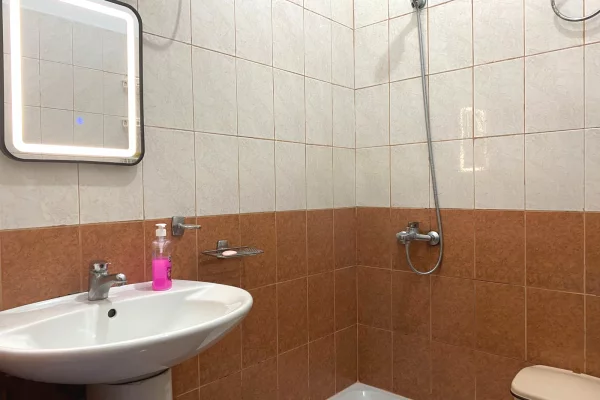 Shtepi me qera Apartament ne Tirane, 2+1, Mobilimi E mobiluar, Pagesa 40,000  Leke.