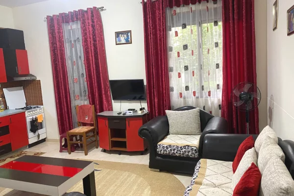 Shtepi me qera Apartament ne Tirane, 2+1, Mobilimi E mobiluar, Pagesa 40,000  Leke.
