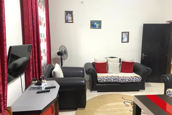 Shtepi me qera Apartament ne Tirane, 2+1, Mobilimi E mobiluar, Pagesa 40,000  Leke.