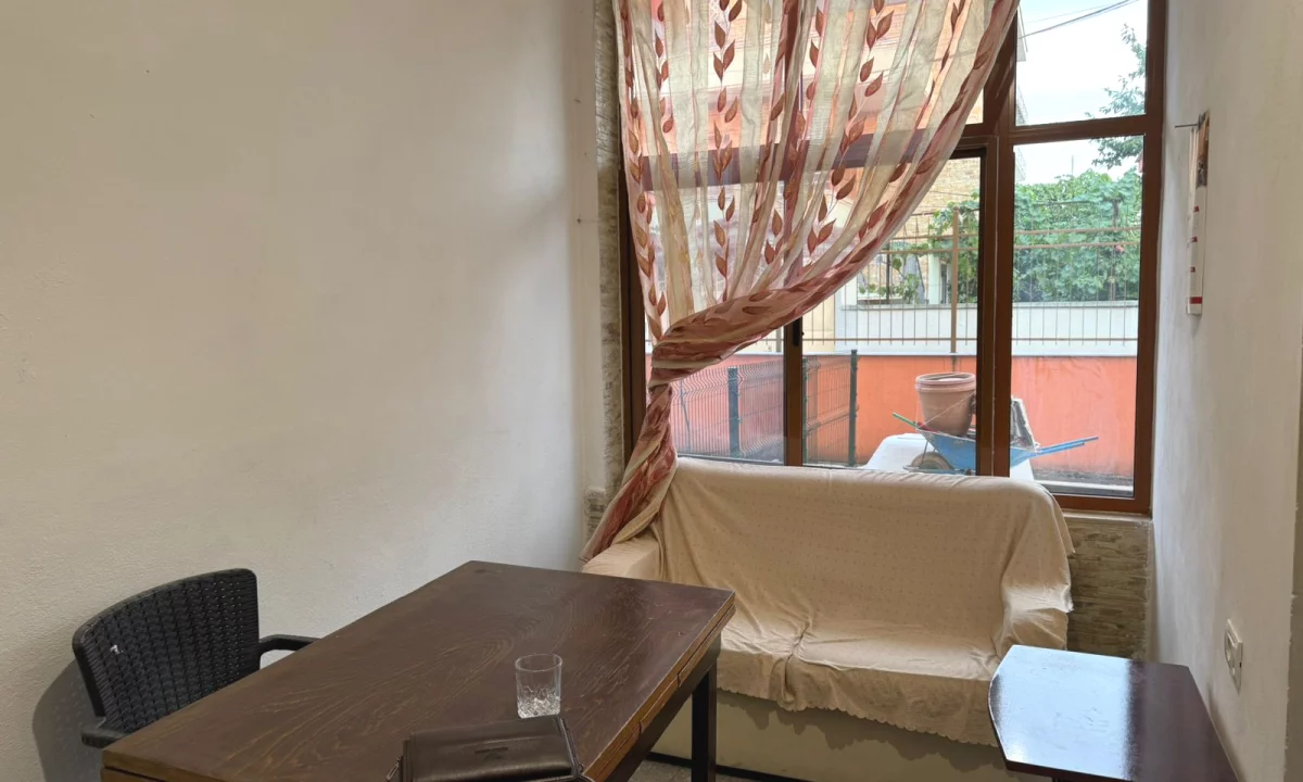 Shtepi me qera Shtepi Private ne Tirane, Garsoniere, Mobilimi E mobiluar, Pagesa 26,000  Leke.