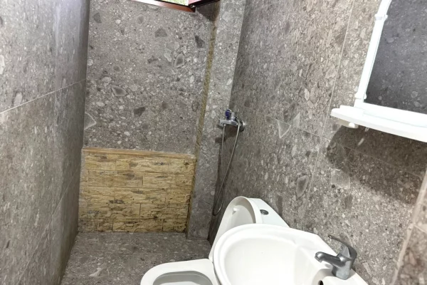Shtepi me qera Shtepi Private ne Tirane, Garsoniere, Mobilimi E mobiluar, Pagesa 26,000  Leke.