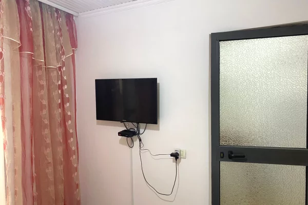 Shtepi me qera Shtepi Private ne Tirane, 1+1, Mobilimi E mobiluar, Pagesa 45,000  Leke.