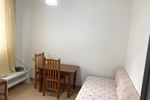 Shtepi me qera Shtepi Private ne Tirane, 1+1, Mobilimi E mobiluar, Pagesa 45,000  Leke.