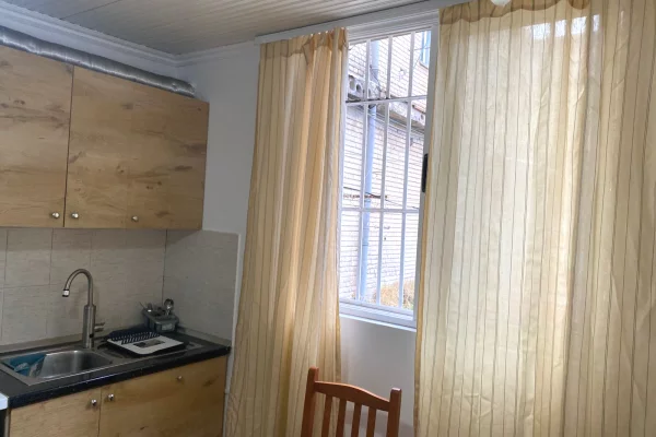 Shtepi me qera Shtepi Private ne Tirane, 1+1, Mobilimi E mobiluar, Pagesa 45,000  Leke.