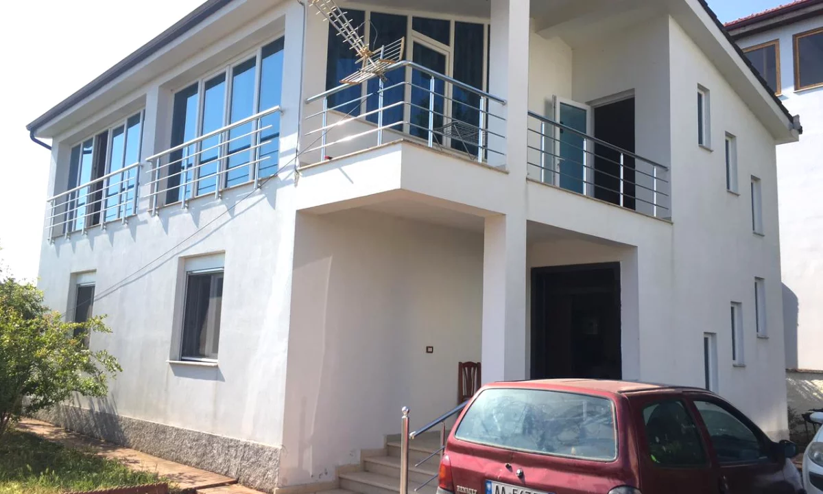 Shtepi ne shitje Shtepi Private ne Durres, 5+1, Mobilimi E mobiluar, Pagesa 225,000  Euro.