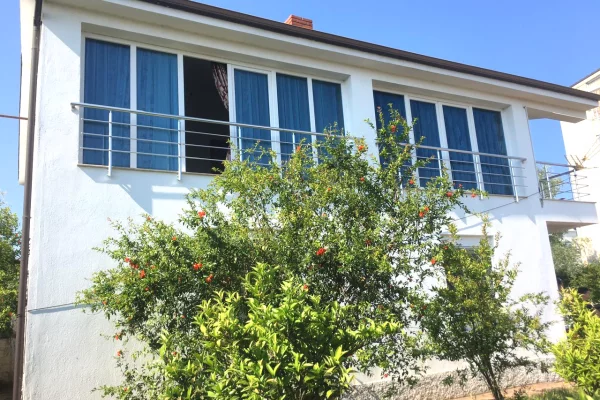 Shtepi ne shitje Shtepi Private ne Durres, 5+1, Mobilimi E mobiluar, Pagesa 225,000  Euro.