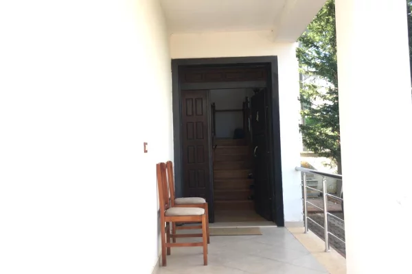 Shtepi ne shitje Shtepi Private ne Durres, 5+1, Mobilimi E mobiluar, Pagesa 225,000  Euro.