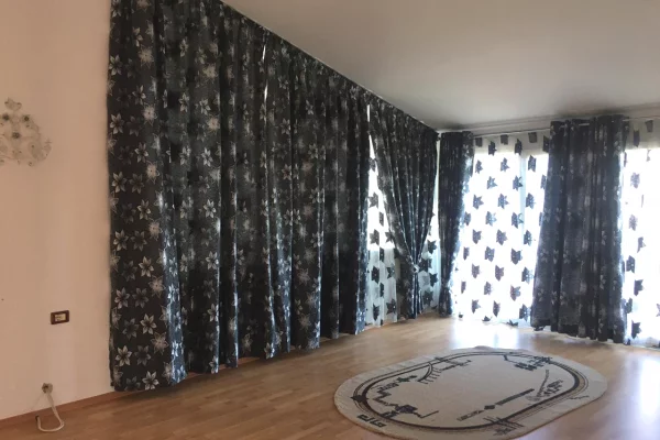 Shtepi ne shitje Shtepi Private ne Durres, 5+1, Mobilimi E mobiluar, Pagesa 225,000  Euro.