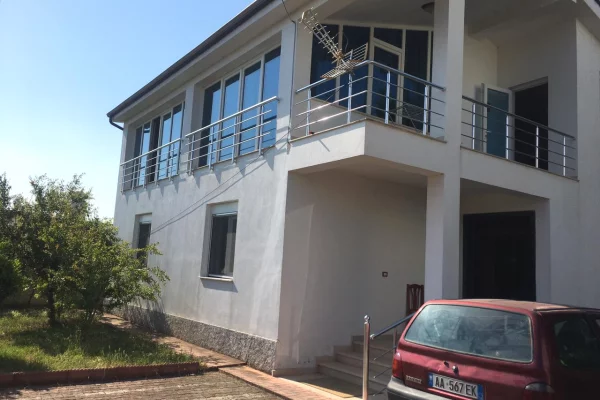 Shtepi ne shitje Shtepi Private ne Durres, 5+1, Mobilimi E mobiluar, Pagesa 225,000  Euro.