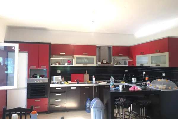 Shtepi ne shitje Shtepi Private ne Durres, 5+1, Mobilimi E mobiluar, Pagesa 225,000  Euro.