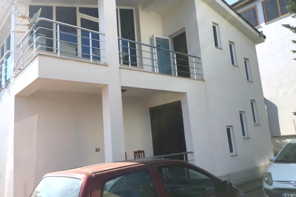 Shtepi ne shitje Shtepi Private ne Durres, 5+1, Mobilimi E mobiluar, Pagesa 225,000  Euro.