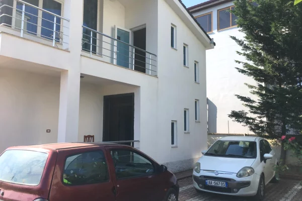Shtepi ne shitje Shtepi Private ne Durres, 5+1, Mobilimi E mobiluar, Pagesa 225,000  Euro.