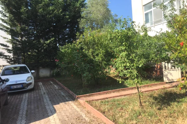 Shtepi ne shitje Shtepi Private ne Durres, 5+1, Mobilimi E mobiluar, Pagesa 225,000  Euro.