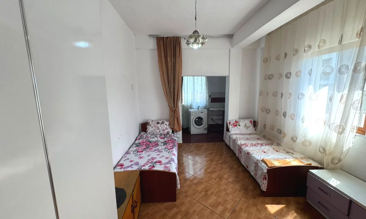 Shtepi me qera Shtepi Private ne Tirane, 1+1, Mobilimi E mobiluar, Pagesa 28,000  Leke.