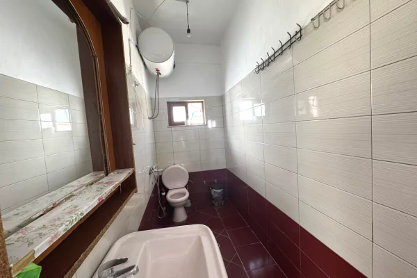 Shtepi me qera Shtepi Private ne Tirane, 1+1, Mobilimi E mobiluar, Pagesa 28,000  Leke.