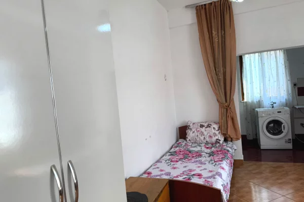 Shtepi me qera Shtepi Private ne Tirane, 1+1, Mobilimi E mobiluar, Pagesa 28,000  Leke.