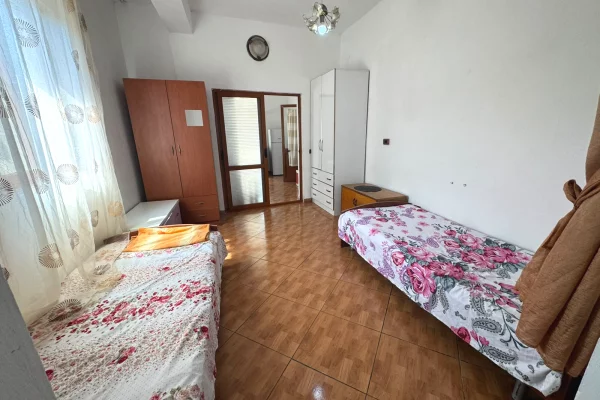 Shtepi me qera Shtepi Private ne Tirane, 1+1, Mobilimi E mobiluar, Pagesa 28,000  Leke.