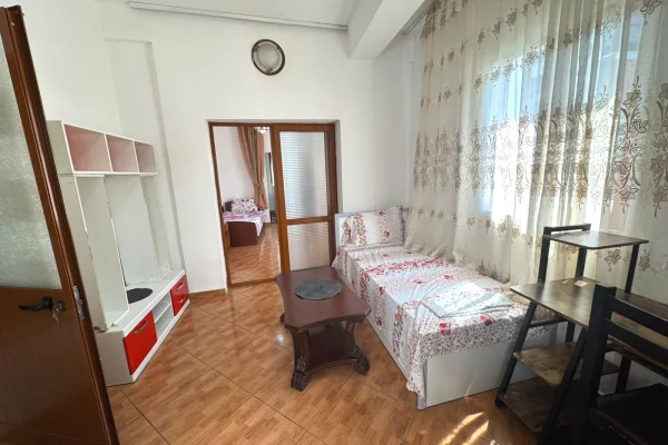 Shtepi me qera Shtepi Private ne Tirane, 1+1, Mobilimi E mobiluar, Pagesa 28,000  Leke.