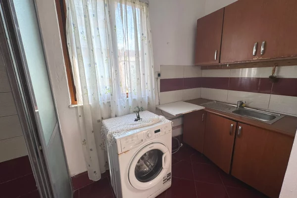 Shtepi me qera Shtepi Private ne Tirane, 1+1, Mobilimi E mobiluar, Pagesa 28,000  Leke.