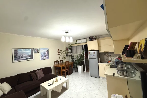 Shtepi me qera Apartament ne Tirane, 3+1, Mobilimi E mobiluar, Pagesa 45,000  Leke.