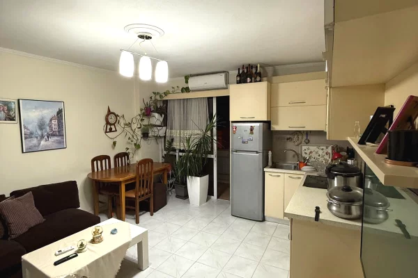 Shtepi me qera Apartament ne Tirane, 3+1, Mobilimi E mobiluar, Pagesa 45,000  Leke.
